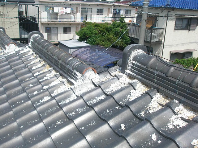 千種区で漆喰の取り直し工事、屋根から漆喰が落ちてきて不安になったお客さまからのご相談